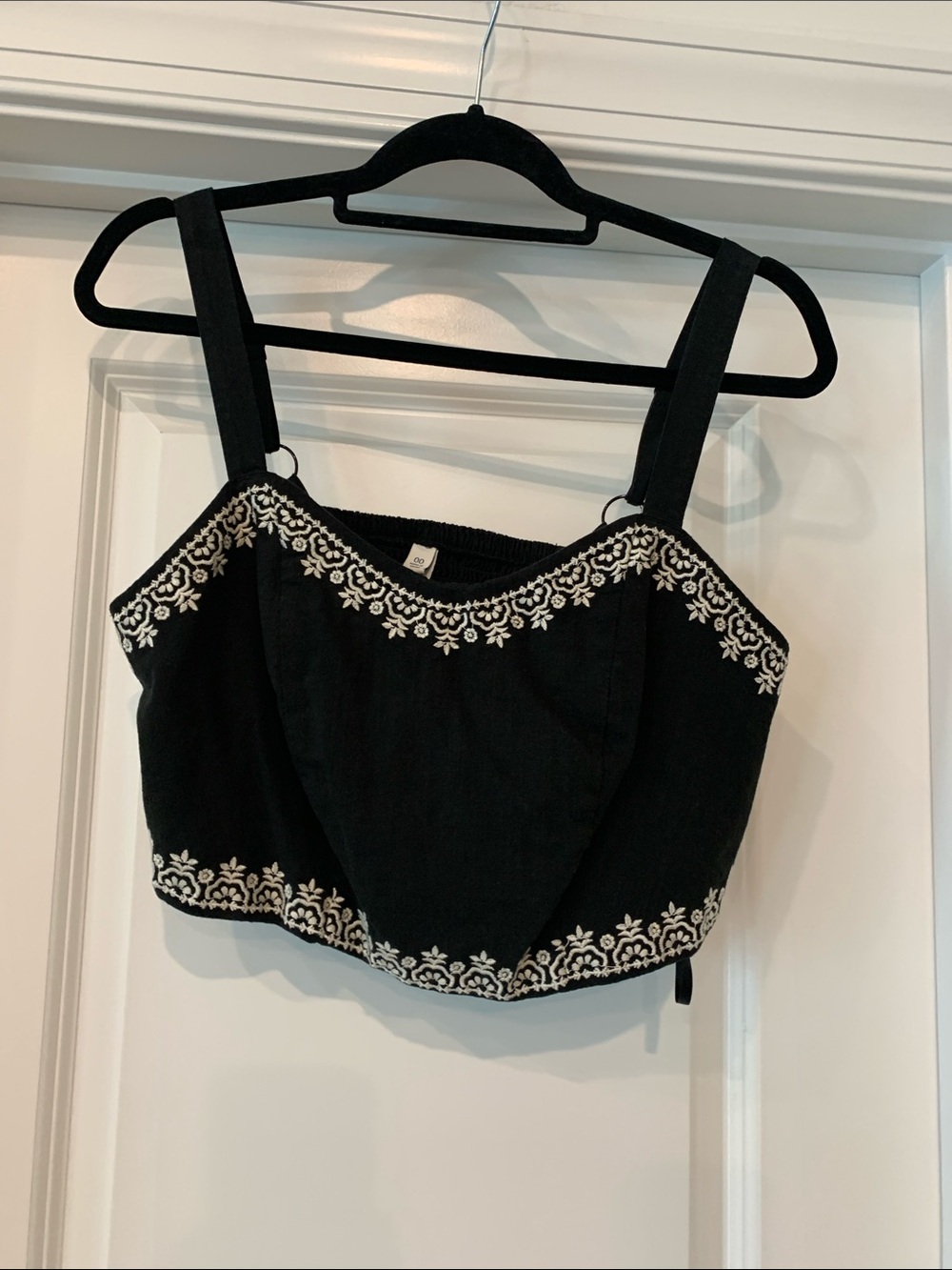 Belle & Isle  Black Cropped Top with ivory Embroidered Trim L